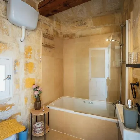 Traditional 500 Year Old Gozitan Townhouse Casa de Férias Victoria