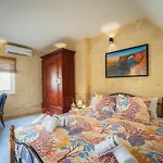 Casa de Férias Traditional 500 Year Old Gozitan Townhouse Victoria