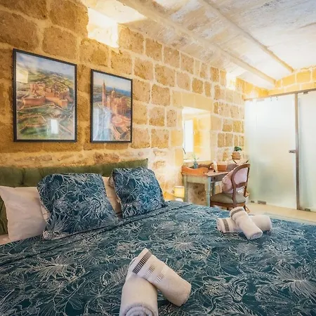 Traditional 500 Year Old Gozitan Townhouse * Victoria