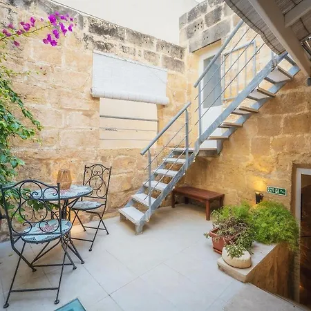 Traditional 500 Year Old Gozitan Townhouse Holiday home Victoria