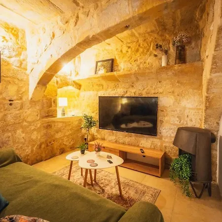 Holiday home Traditional 500 Year Old Gozitan Townhouse *