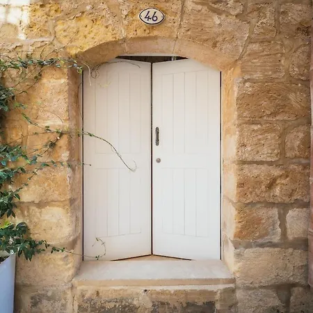 Traditional 500 Year Old Gozitan Townhouse Holiday home *