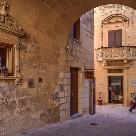Traditional 500 Year Old Gozitan Townhouse Holiday home *